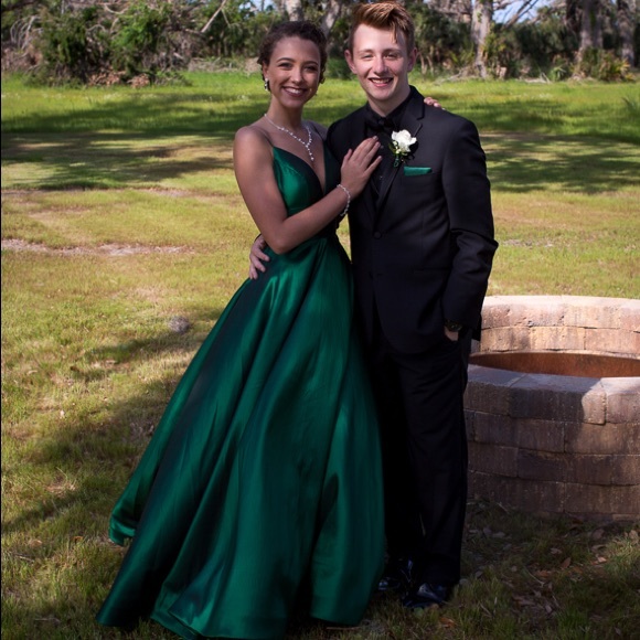 Green Sherri hill dress - Picture 4 of 4